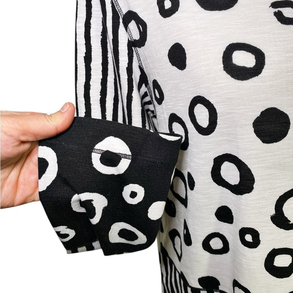 Multiples Monochrome Geometric Long Sleeve Top - Picture 5 of 12